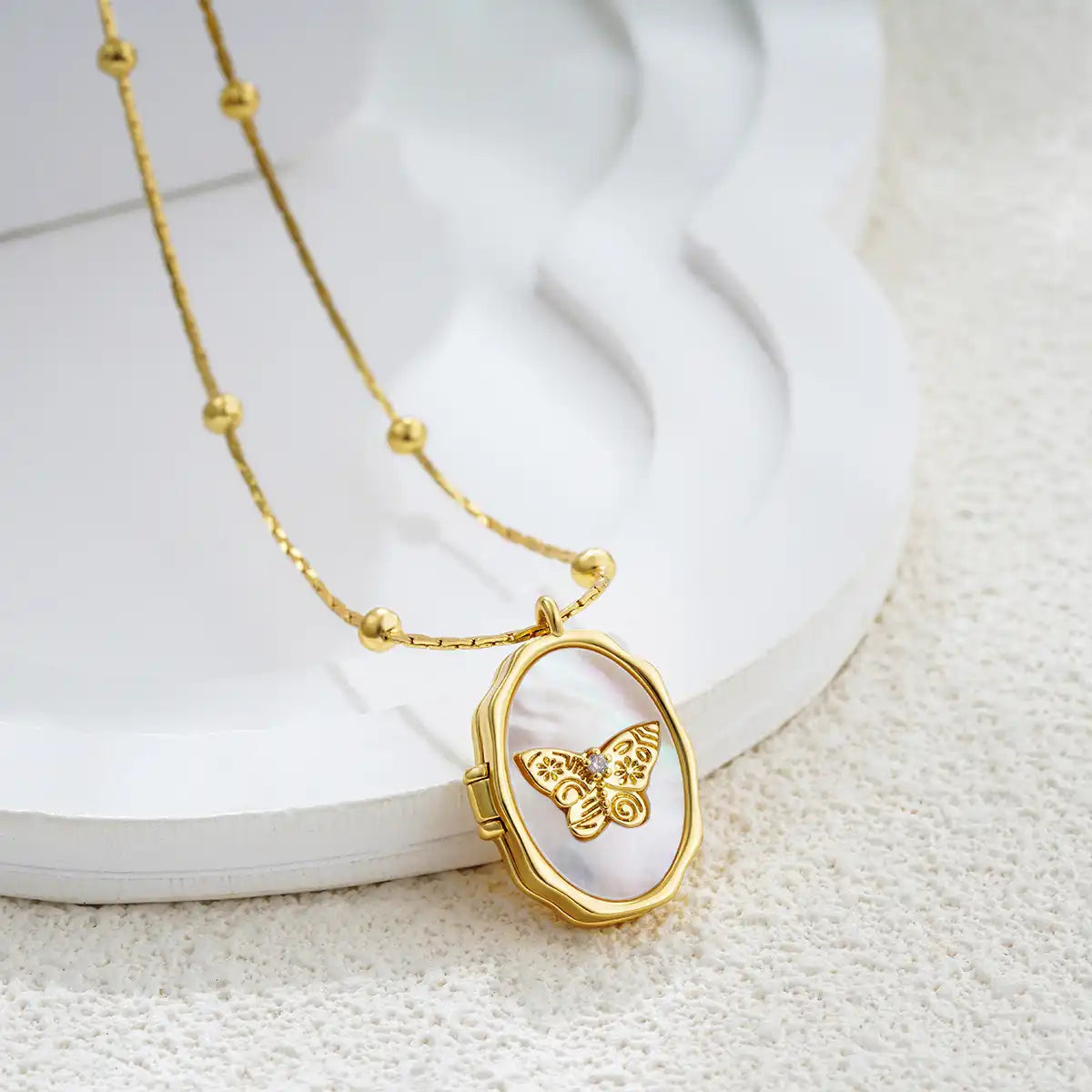 Copper Rhinestone Inlay Shell Butterfly Album Pendant Locket Necklace / KN5009