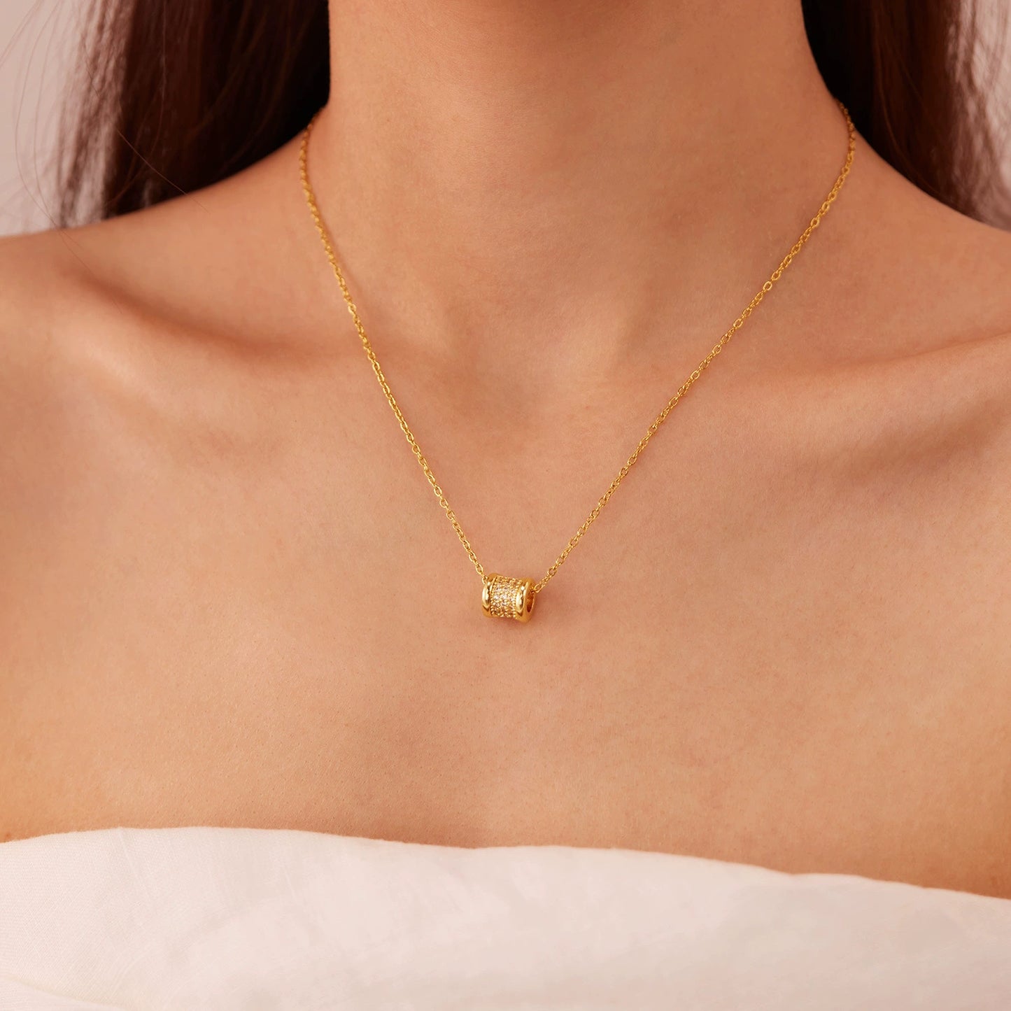 Gold Plated Slim Waist Zicron Inlay Pendant Necklace / KN1002