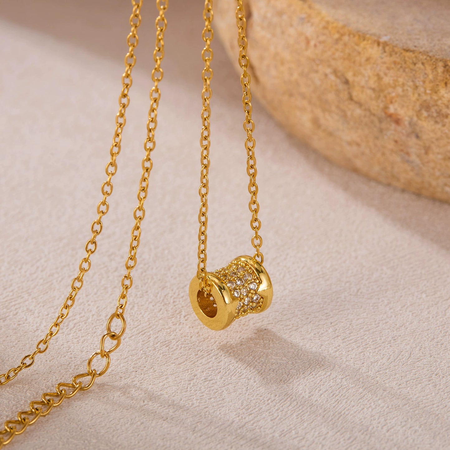 Gold Plated Slim Waist Zicron Inlay Pendant Necklace / KN1002