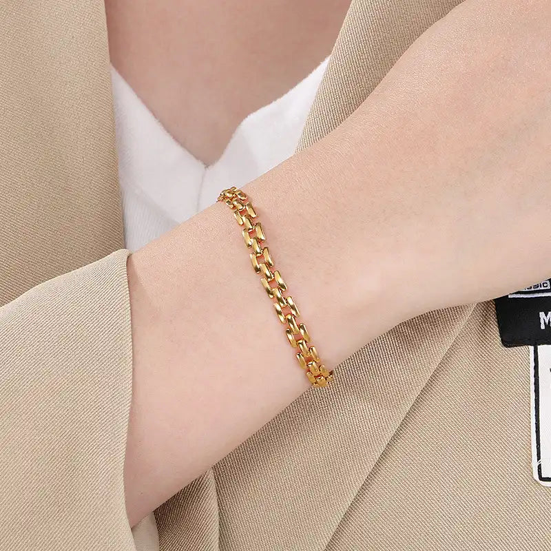 Hollow-out titanium steel bracelet. / 25303072