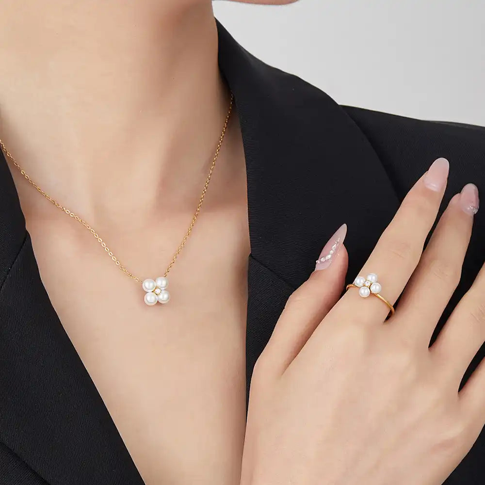 Light luxury diamond pearl four-leaf clover flower necklace and ring set / 25004024