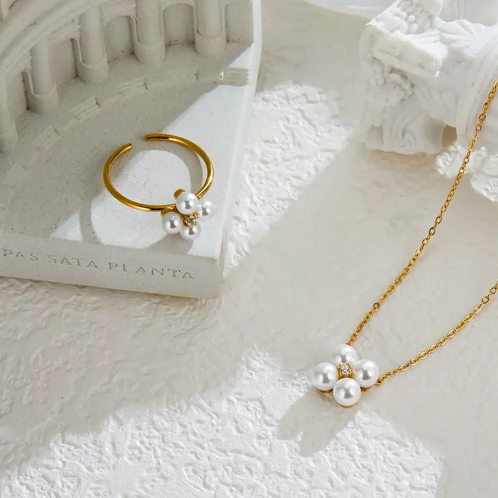 Light luxury diamond pearl four-leaf clover flower necklace and ring set / 25004024