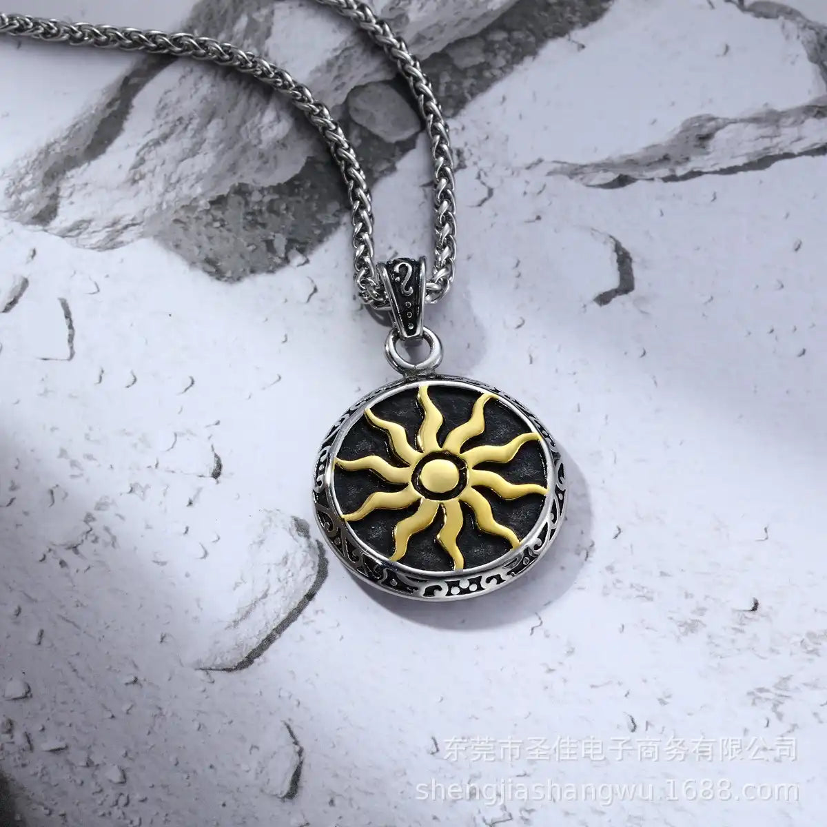 Stainless Steel Vintage Pendant Necklace / 25003030