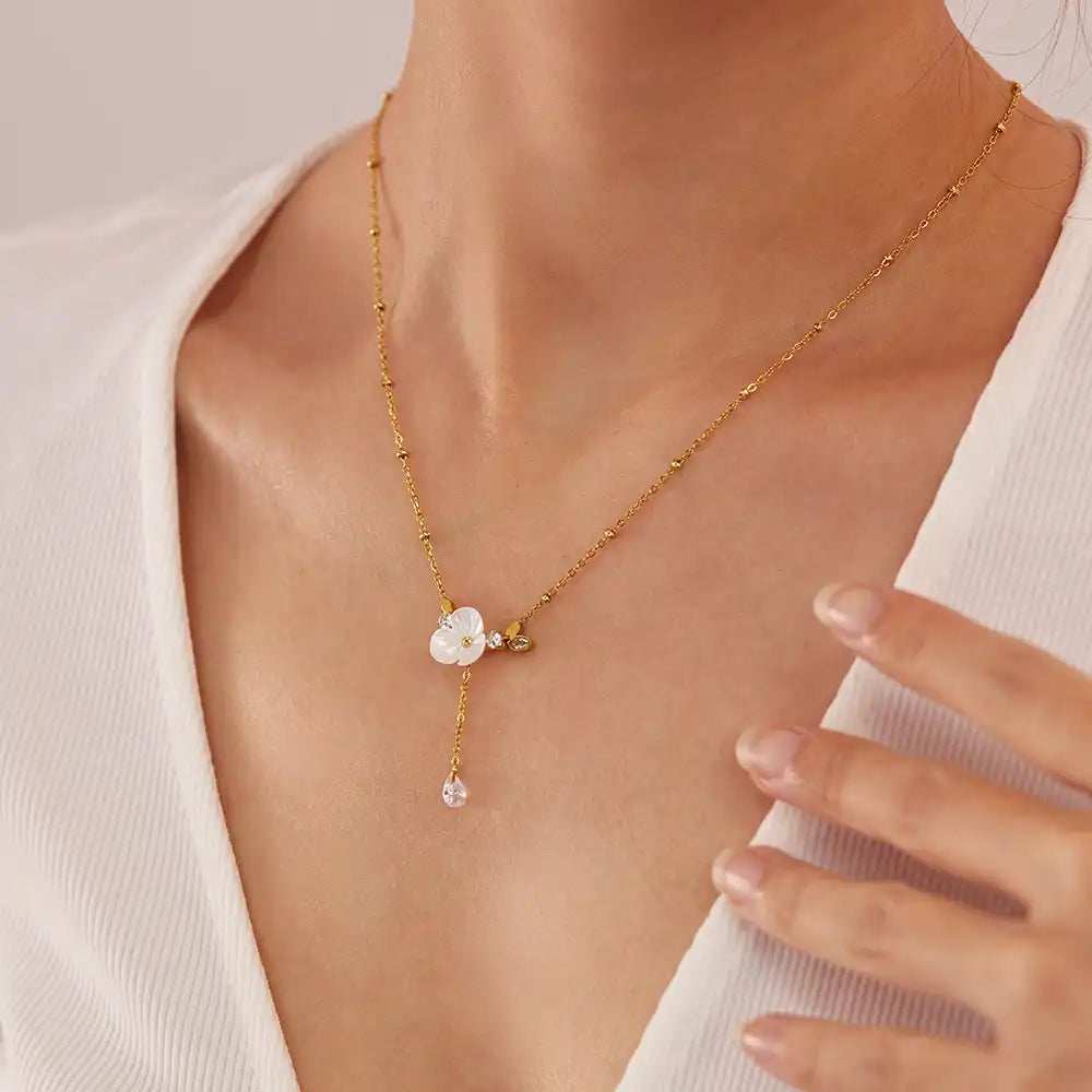 Gold Plated Stainless Steel Flower Pendant Necklace / KN1005