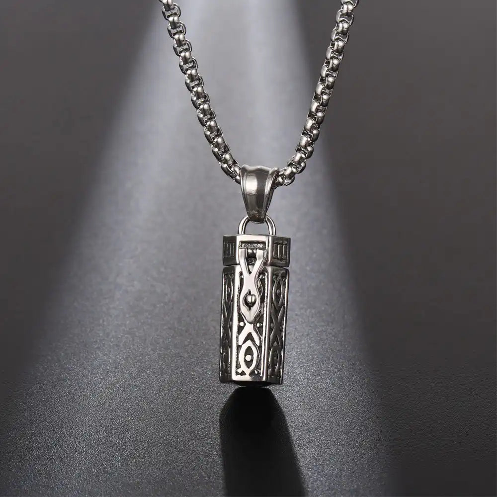 Stainless Steel Vintage Pendant Necklace / 25003030