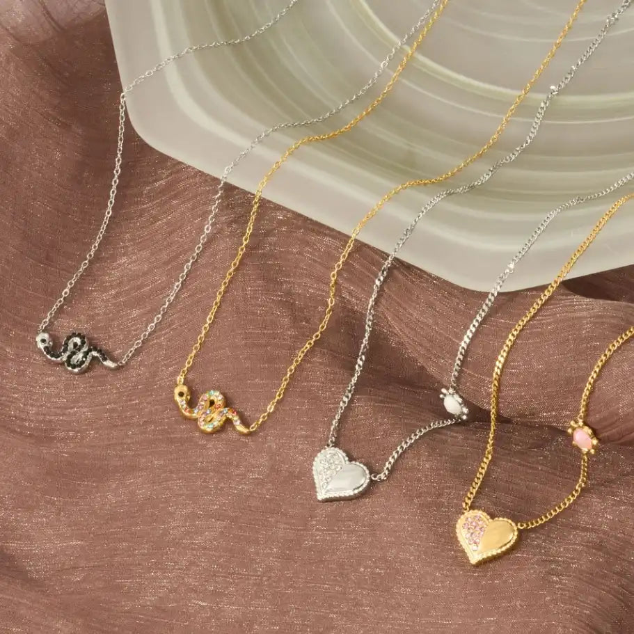 Stainless Steel Rhinestone Inlay Heart Pendant Necklace / KN1016
