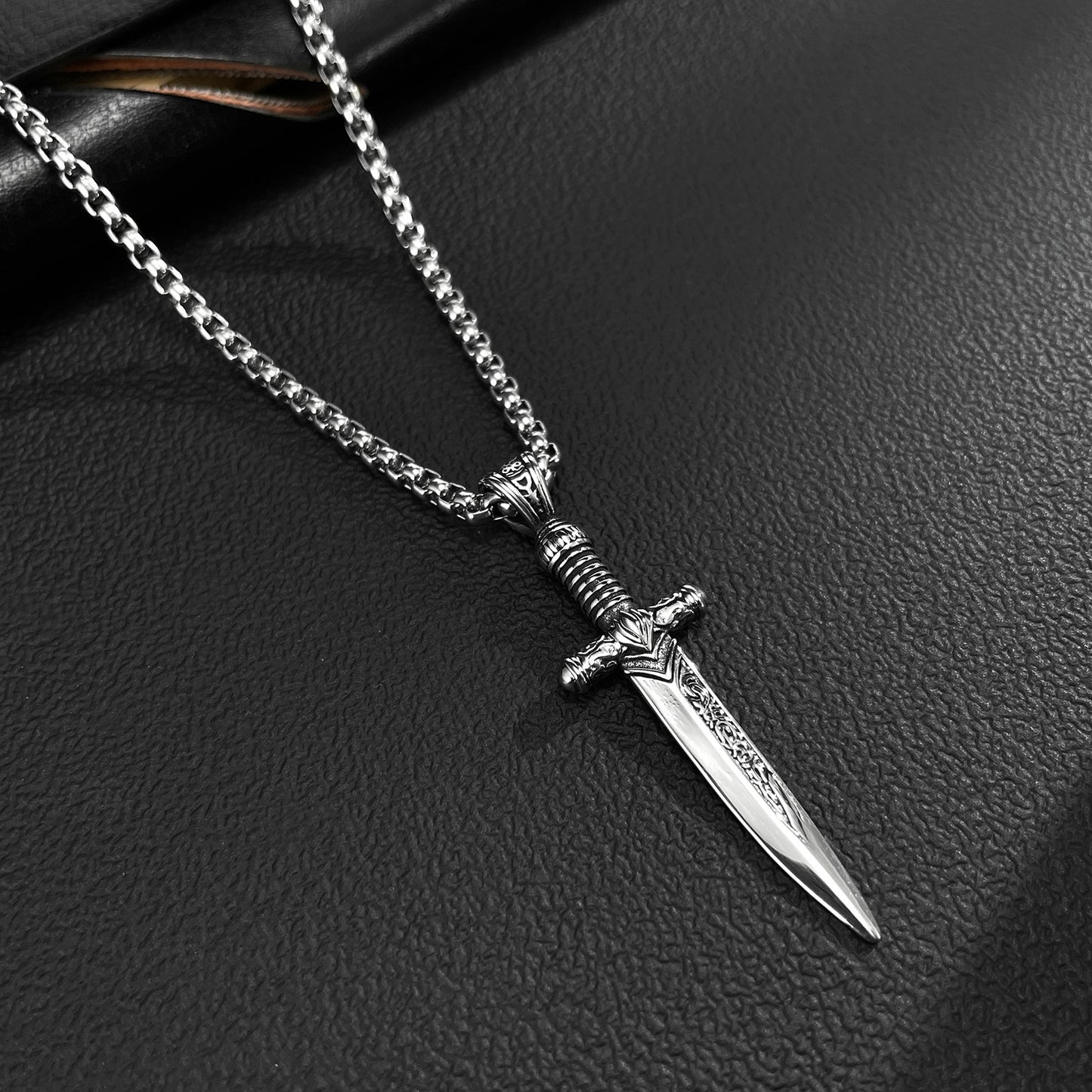 Stainless Steel Vintage Sword Wings Pendant Necklaces / KJ0175