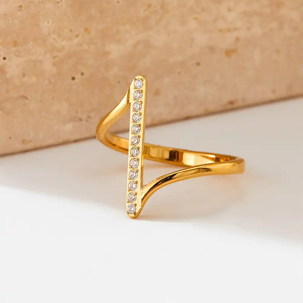 Stainless Steel Wave Micro-Inlaid Zirconia Ring / 25204015