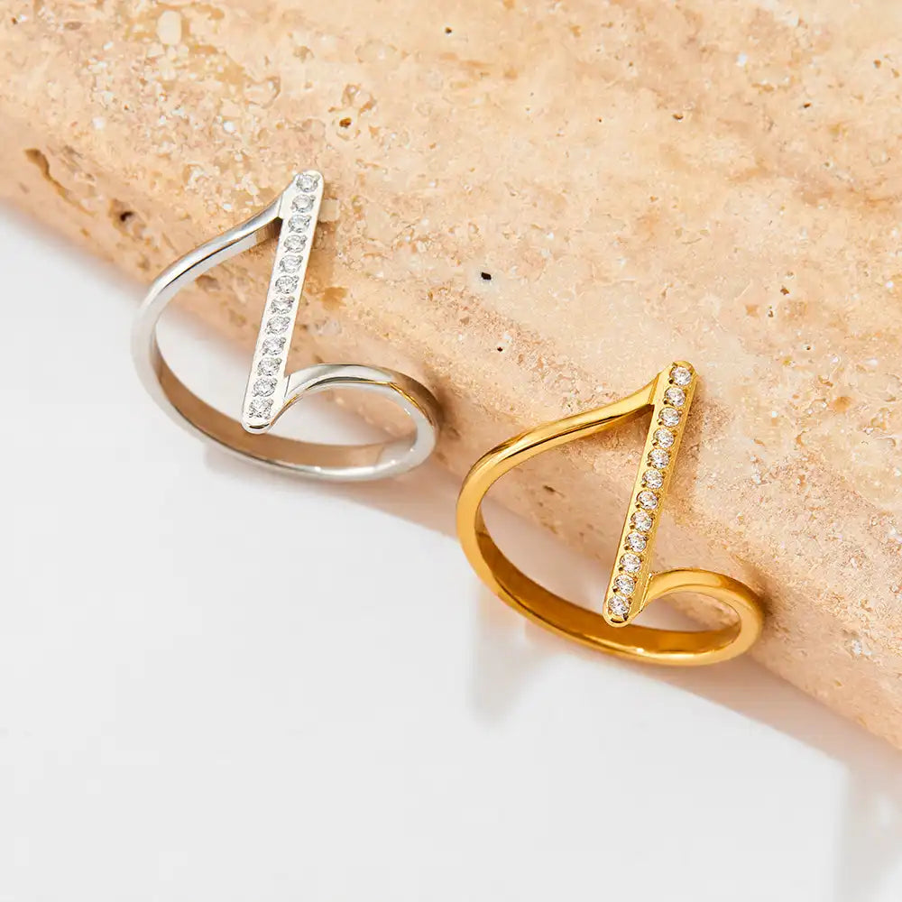 Stainless Steel Wave Micro-Inlaid Zirconia Ring / 25204015