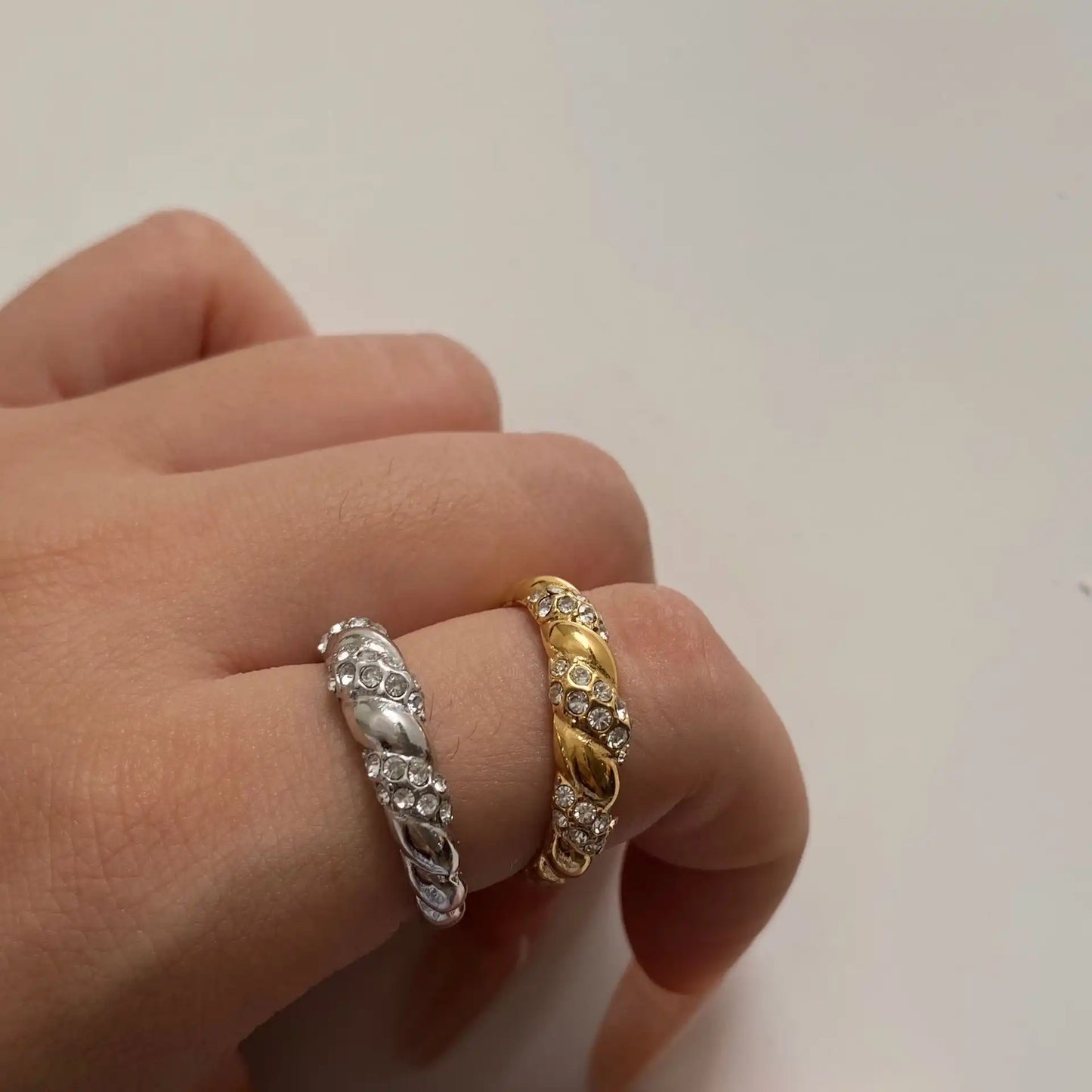 Stainless steel Gold PVD Vintage twisted thread Rhinestone inlay ring / 25204011