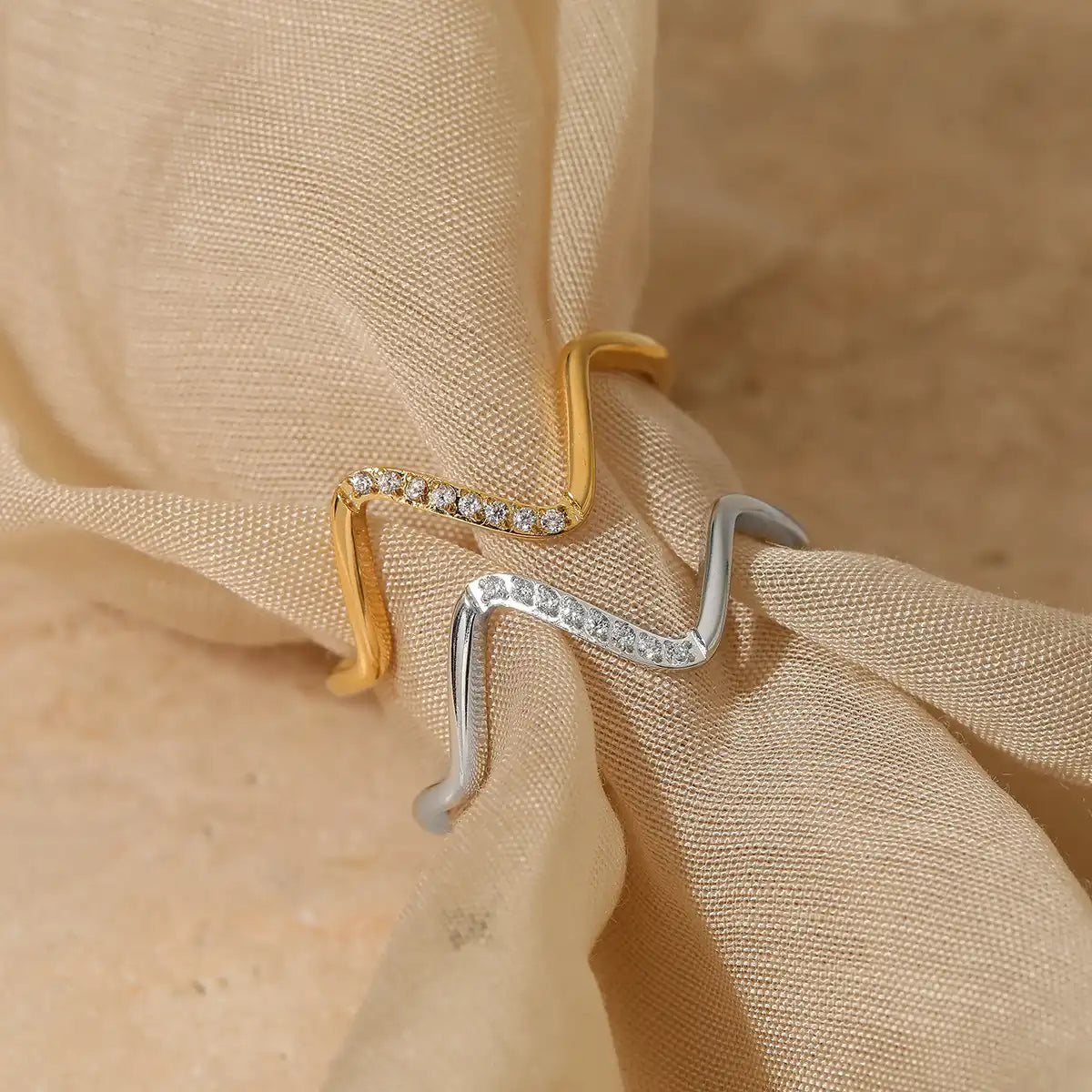 Stainless steel Rhinestone Inlay Minimalist Wave Ring / 25204016