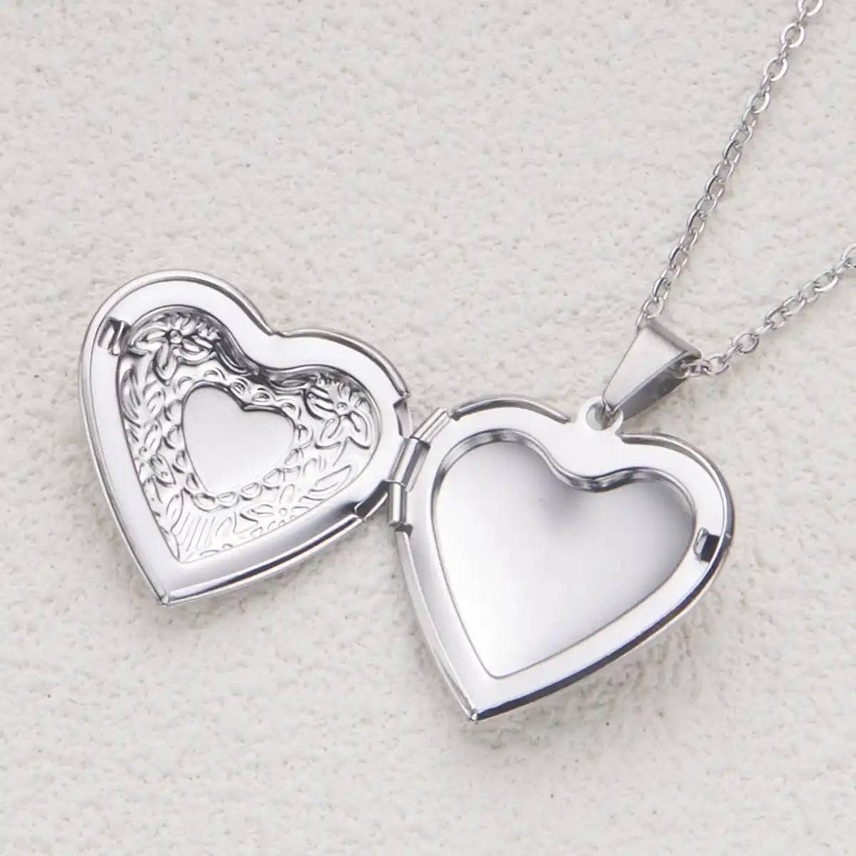 Stainless steel heart-patterned photo frame pendant Locket necklace / 25003050
