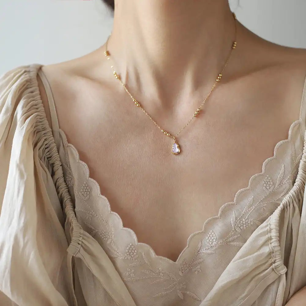 Vintage Pink Shell Gourd Pendant Necklace for Women / 25004001