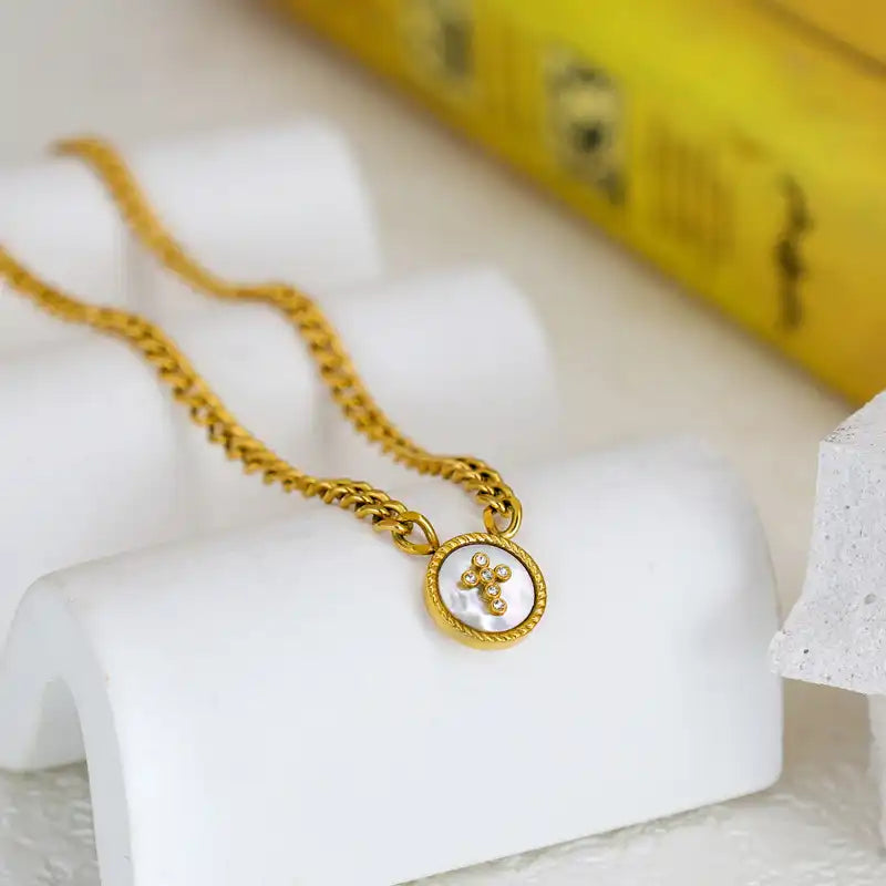 Vintage button geometric round white shell Rhinestone Inlay Pendant necklace / 25004038