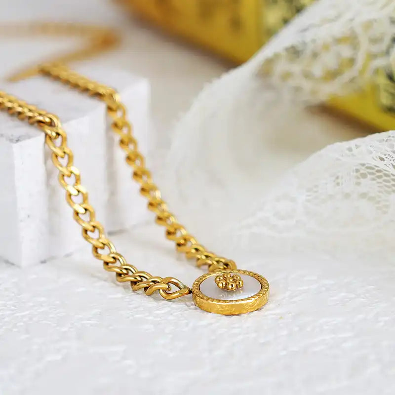 Vintage button geometric round white shell Rhinestone Inlay Pendant necklace / 25004038