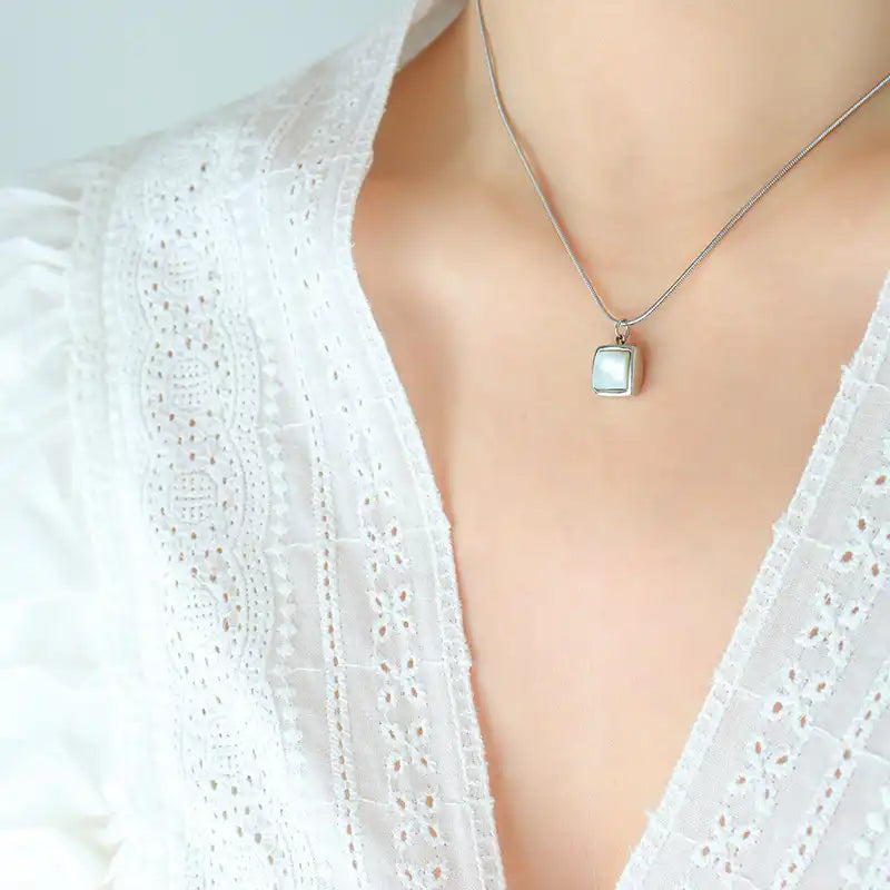 Women's Stainless Steel Pendant Necklace / 25005001