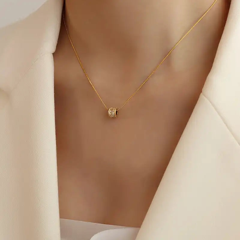 Women's Stainless Steel Pendant Necklace / 25005001