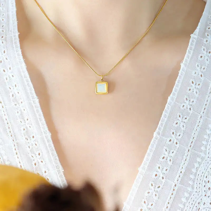 Women's Stainless Steel Pendant Necklace / 25005001