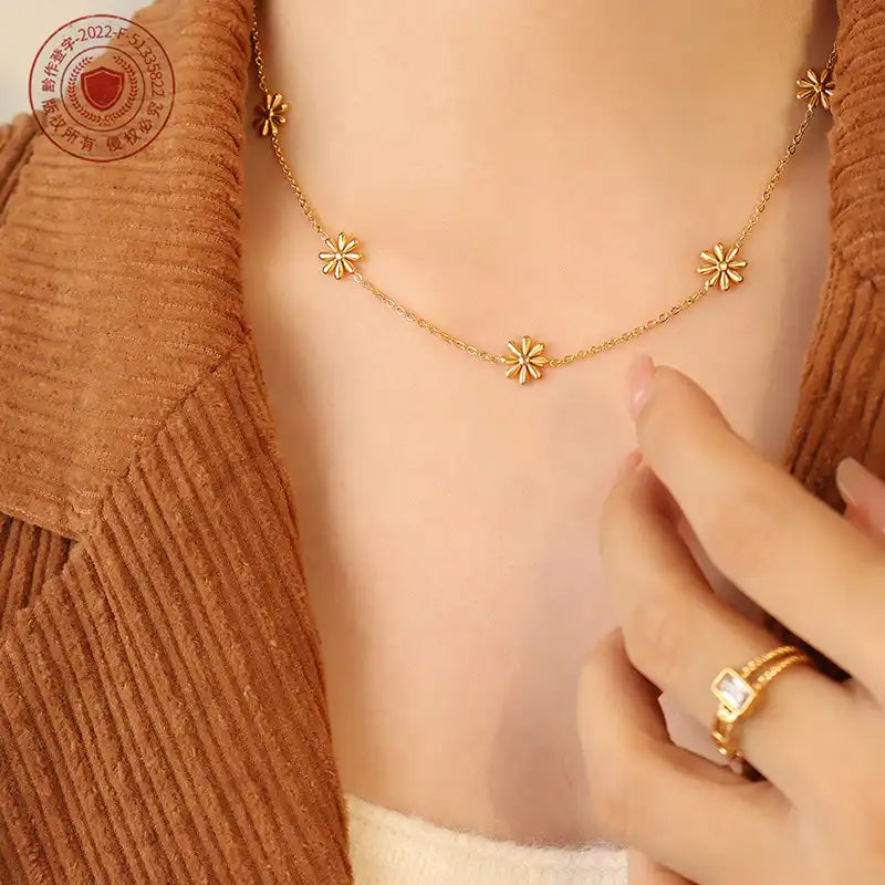 Women's Stainless Steel Pendant Necklace / 25005001