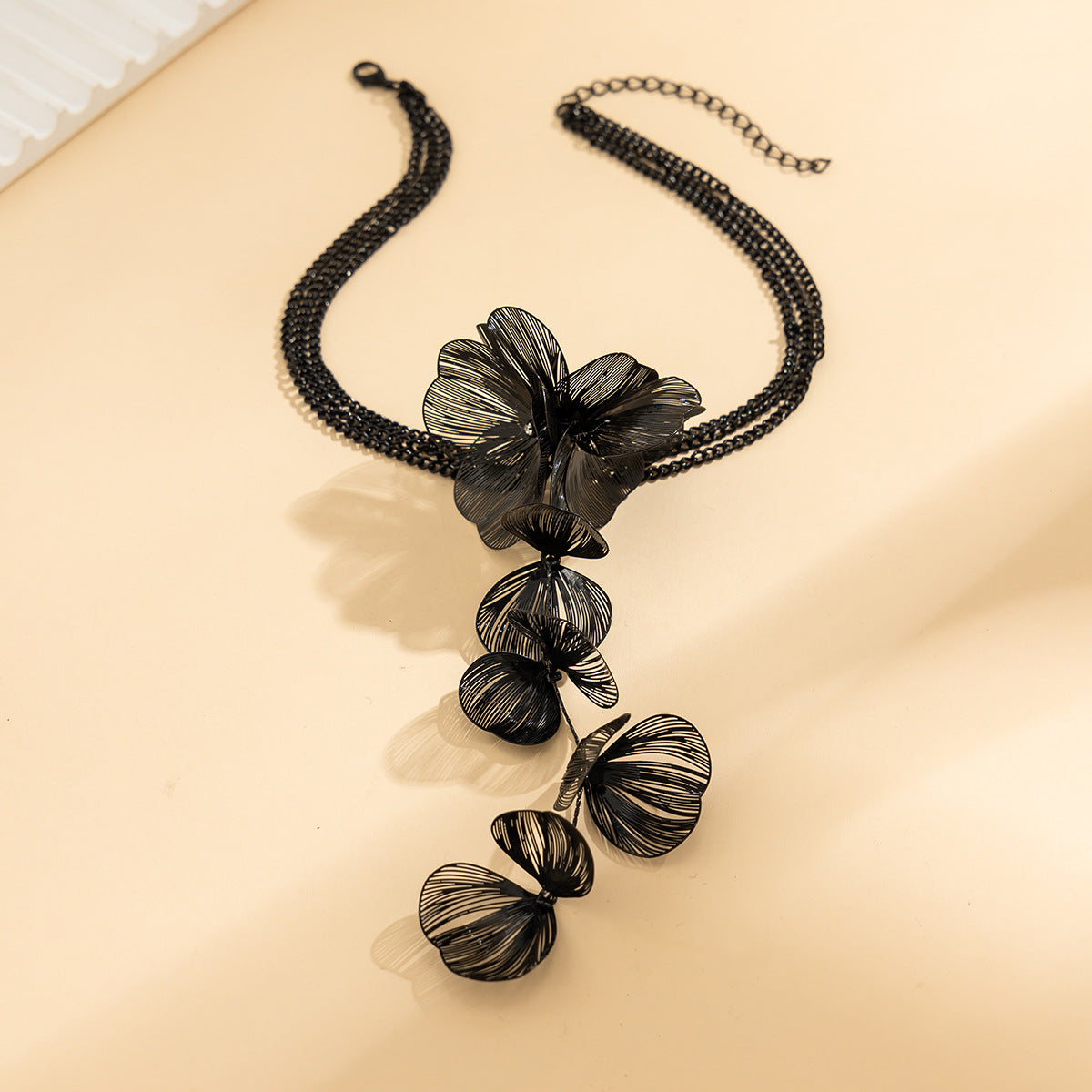 Alloy Chain GinkGo Leaf Flower Necklace