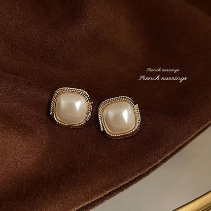 1 Pair Sterling Silver Women Exaggerated Luxury Vintage Stud Earrings Wholesale / KE3038