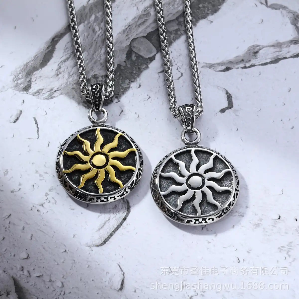 Stainless Steel Vintage Pendant Necklace / 25003030