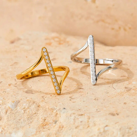 Stainless Steel Wave Micro-Inlaid Zirconia Ring / 25204015